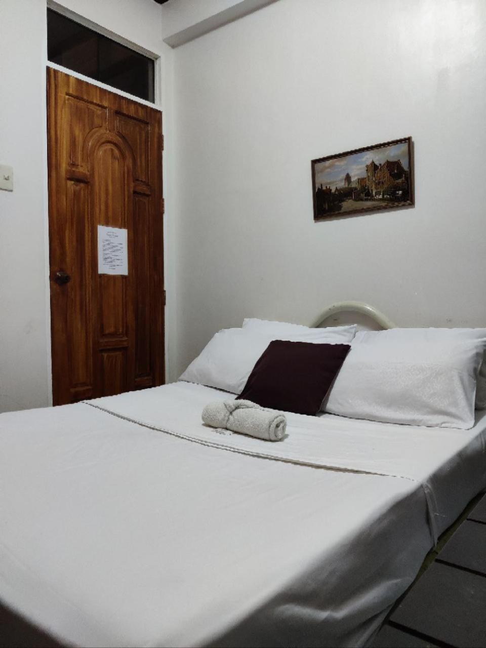 Center Parkway Pension House Калибо Экстерьер фото